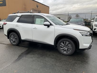 Used 2025 Nissan Pathfinder SV w/ Black Appearance Package