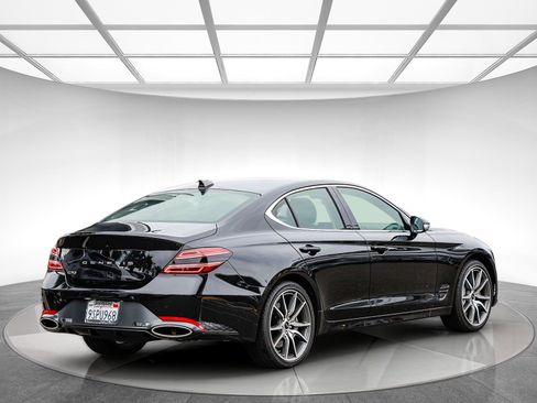 Used 2025 Genesis G70 2.5T image 4