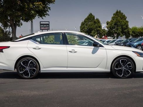 Used 2024 Nissan Altima 2.5 SR FWD image 5