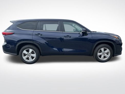 Used 2023 Toyota Highlander LE image 7