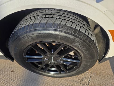 Used 2017 Cadillac XT5 Luxury w/ Driver Awareness Package image 10