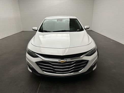Used 2025 Chevrolet Malibu LT FWD image 3