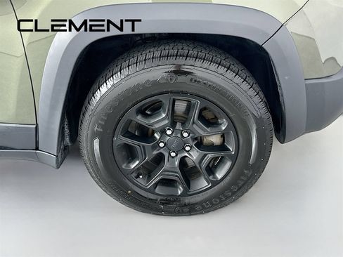 Used 2019 Jeep Cherokee Trailhawk w/ Cold Weather Group AWD/4WD image 34
