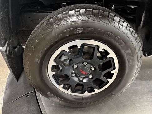 Used 2024 Toyota Tacoma TRD Off-Road w/ TRD Off Road Premium Package AWD/4WD image 40
