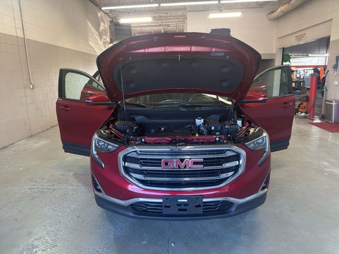 Used 2018 GMC Terrain SLT w/ Preferred Package AWD/4WD image 10