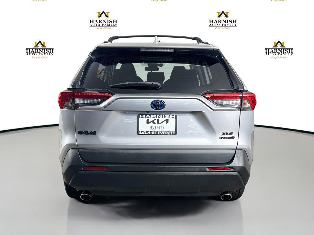 Used 2021 Toyota RAV4 XLE w/ Convenience Package AWD/4WD image 6