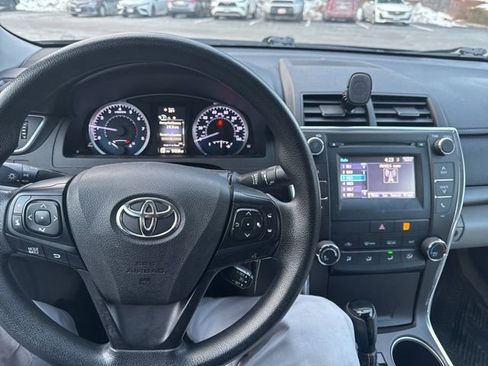 Used 2017 Toyota Camry LE image 11