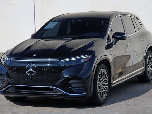 Used 2023 Mercedes-Benz EQS 580 4MATIC SUV w/ Exclusive Trim Package image 59