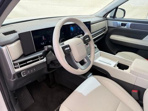 Used 2025 Hyundai Santa Fe SEL FWD image 13