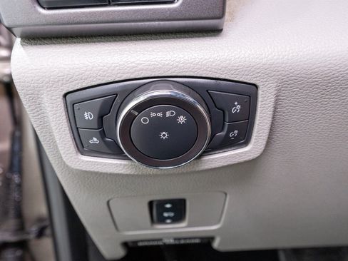 Used 2018 Ford F250 XLT w/ XLT Premium Package AWD/4WD image 32