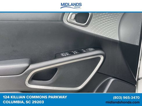 Used 2025 Kia Soul LX w/ LX Technology Package FWD image 13