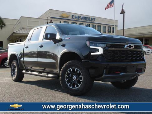 Used 2025 Chevrolet Silverado 1500 ZR2 w/ Technology Package image 1