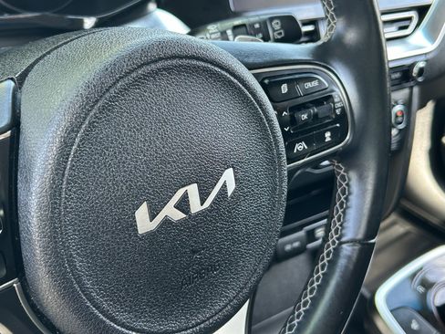 Used 2022 Kia Niro EX w/ Cold Weather Package FWD image 29