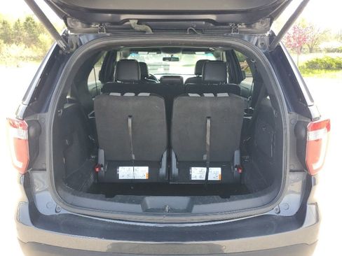 Used 2017 Ford Explorer XLT w/ Equipment Group 202A AWD/4WD image 31