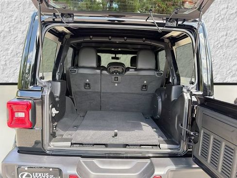 Used 2022 Jeep Wrangler Unlimited Sahara AWD/4WD image 11