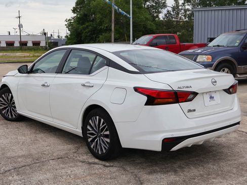 Used 2025 Nissan Altima 2.5 SV FWD image 2