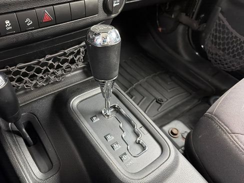 Used 2013 Jeep Wrangler Unlimited Sport image 20