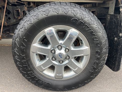 Used 2013 Ford F150 XLT w/ XTR Pkg image 11