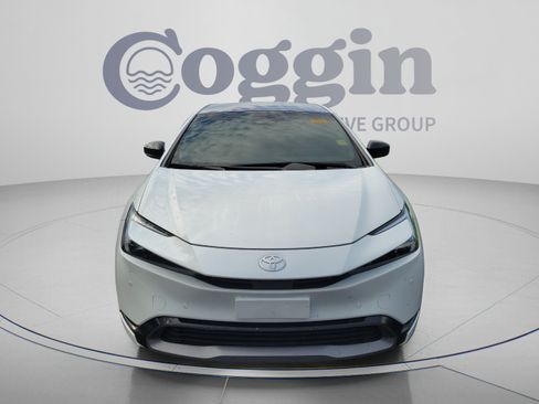 Used 2025 Toyota Prius Limited w/ Limited Premium Package FWD image 10