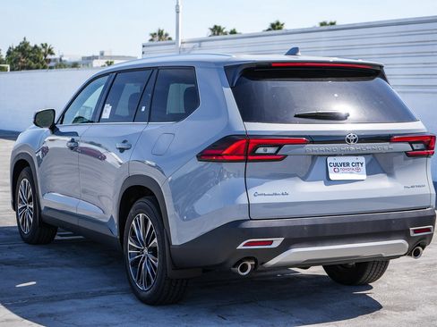 New 2026 Toyota Grand Highlander MAX Platinum image 9