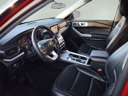 Certified 2023 Ford Explorer XLT w/ Equipment Group 202A image 10