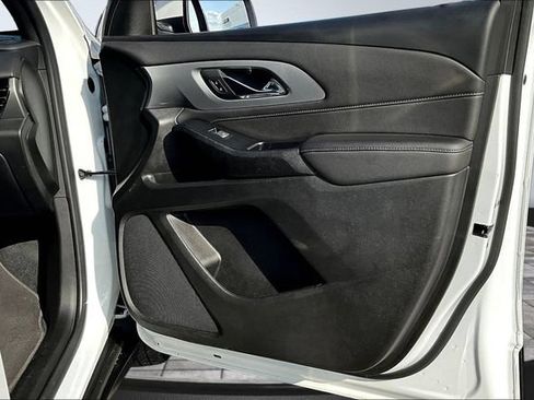 Used 2023 Chevrolet Traverse LT FWD image 30