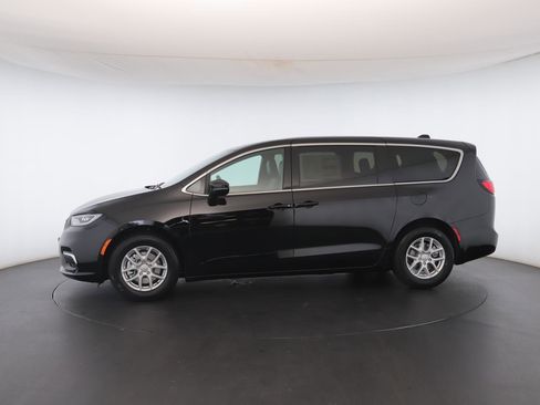 New 2026 Chrysler Pacifica Select FWD image 39