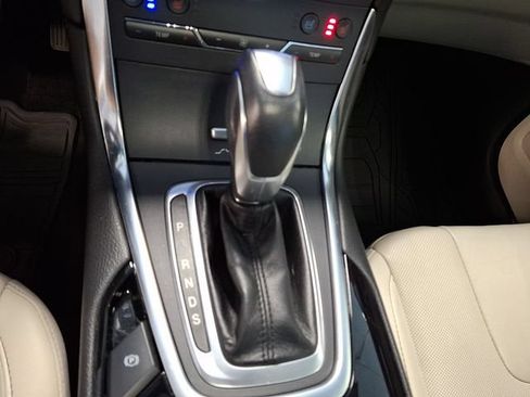 Used 2016 Ford Edge Titanium w/ Canadian Touring Package FWD image 14