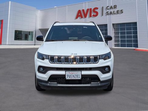 Used 2025 Jeep Compass Latitude w/ Sun & Sound Group AWD/4WD image 2