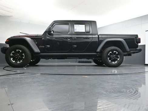 Used 2024 Jeep Gladiator Rubicon w/ Technology Group AWD/4WD image 29
