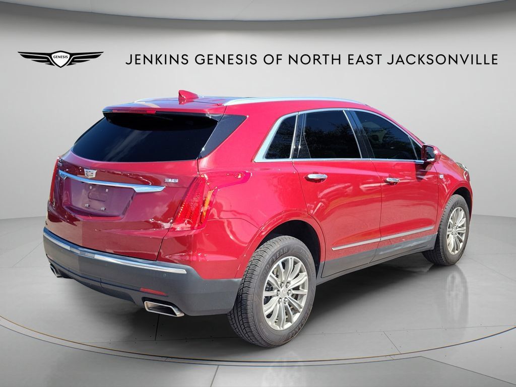 Used 2019 Cadillac XT5 Luxury FWD image 2