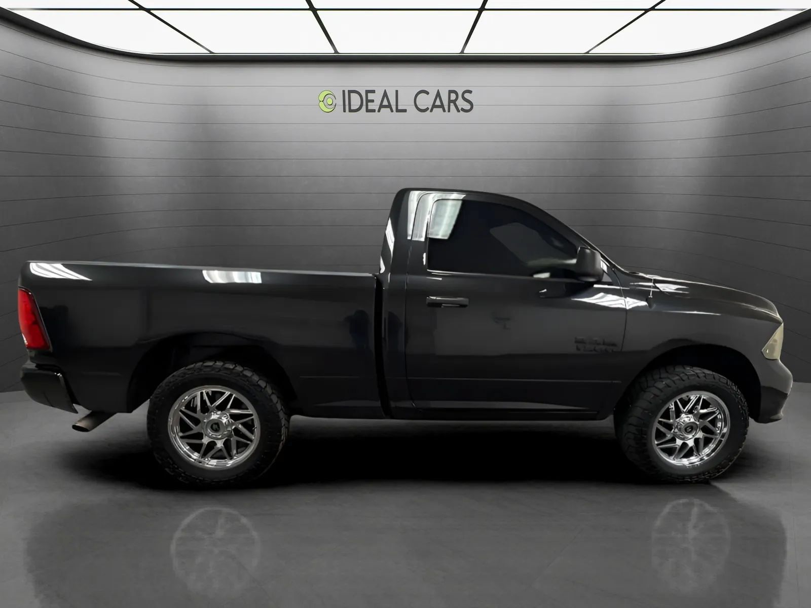 Used 2017 RAM 1500 Express RWD image 4