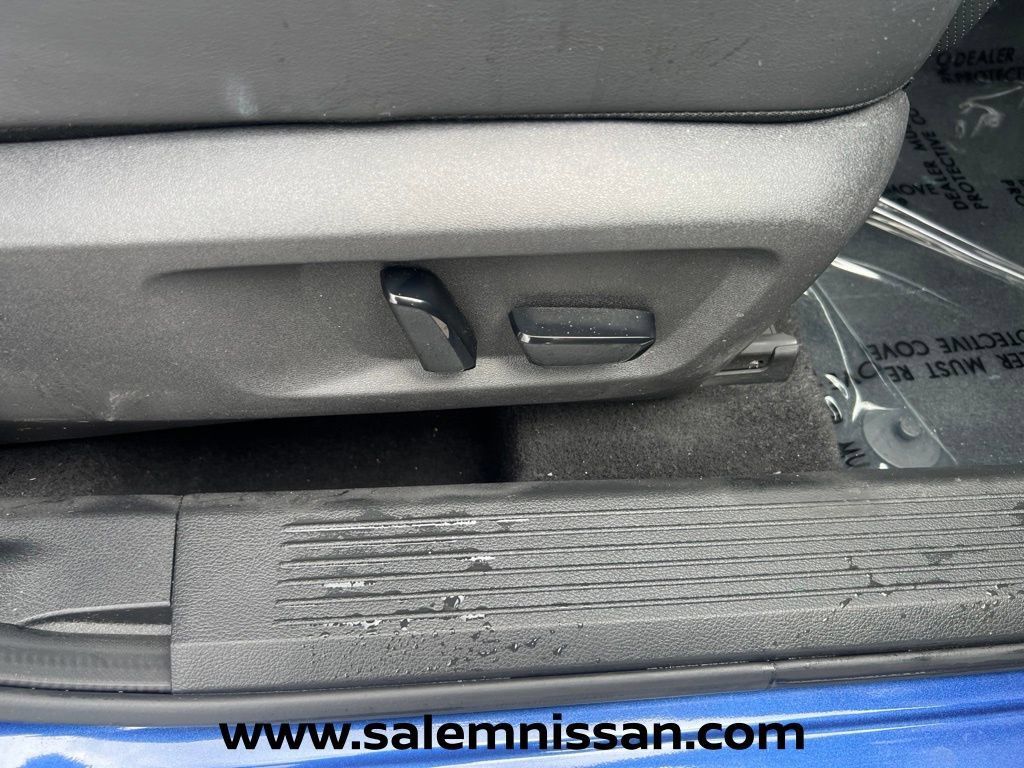 Used 2023 Nissan Rogue Platinum AWD/4WD image 27