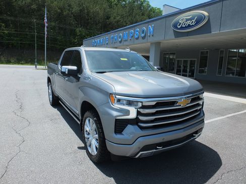 Used 2025 Chevrolet Silverado 1500 High Country AWD/4WD image 1