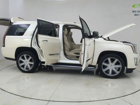 Used 2015 Cadillac Escalade Luxury RWD image 73