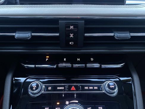 Used 2021 Lincoln Corsair AWD w/ Premium Package image 8