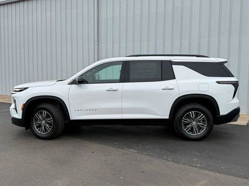New 2026 Chevrolet Traverse LT FWD image 2