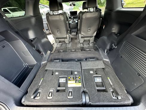 Used 2025 Toyota Sienna LE AWD/4WD image 37
