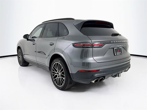 Used 2023 Porsche Cayenne S image 3