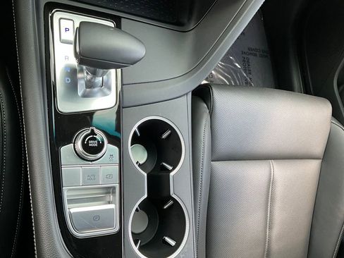 Used 2025 Genesis G70 2.5T image 43