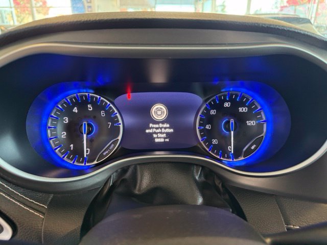 Used 2022 Chrysler Pacifica Touring-L w/ Uconnect Theater Family Group FWD image 14