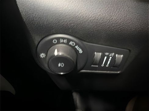 Used 2022 Jeep Compass Limited image 32