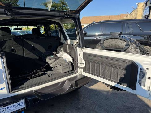 Used 2023 Jeep Wrangler Unlimited AWD/4WD image 40