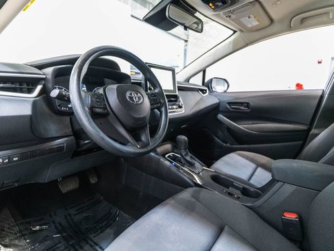 Used 2025 Toyota Corolla LE FWD image 4