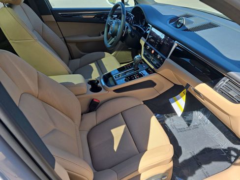 New 2026 Porsche Macan AWD/4WD image 27