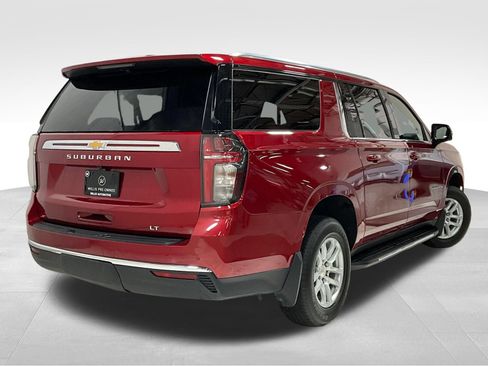 Used 2022 Chevrolet Suburban LT w/ Luxury Package AWD/4WD image 4