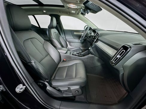 Used 2025 Volvo XC40 B5 Core w/ Protection Package Premier image 33