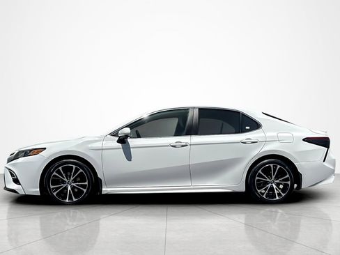 Certified 2019 Toyota Camry SE image 2