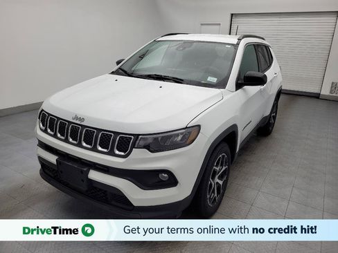 Used 2024 Jeep Compass Latitude image 1