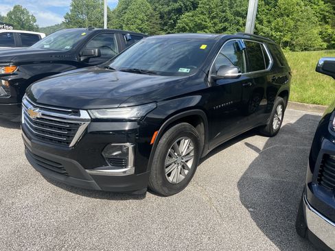 Used 2023 Chevrolet Traverse LT AWD/4WD image 6
